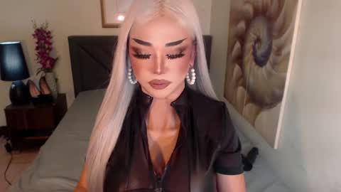 Christine online show from 01.05.25