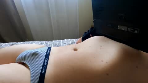 Snapshot of hugecumshots1 chatting on 10.09.25 HugeCumshots online show from 10.09.25