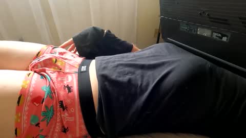 Snapshot of hugecumshots1 chatting on 10.26.25 HugeCumshots online show from 10.26.25