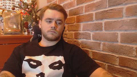 Snapshot of hugo__brad chatting on 01.12.25 Hugo online show from 01.12.25