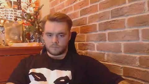 Snapshot of hugo__brad chatting on 01.12.25 Hugo online show from 01.12.25