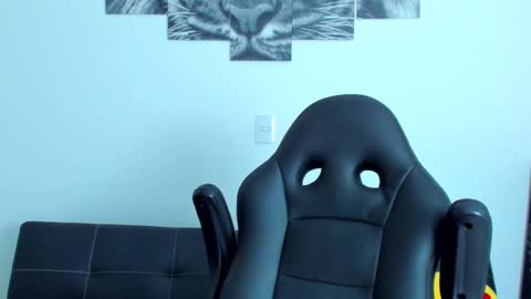 Snapshot of humber_eli chatting on 02.11.25 Eli online show from 02.11.25