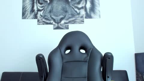 Snapshot of humber_eli chatting on 10.01.25 Eli online show from 10.01.25