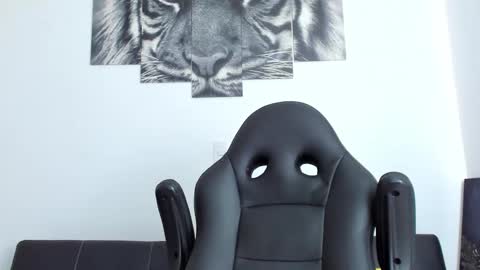 Snapshot of humber_eli chatting on 10.30.25 Eli online show from 10.30.25