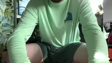 Snapshot of hunglungq chatting on 12.20.25 hunglungq online show from 12.20.25