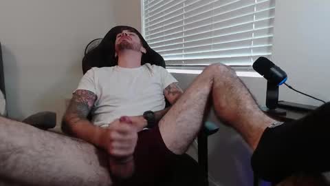 Snapshot of hungmtnman2256 chatting on 12.15.24 hungmtnman2256 online show from 12.15.24