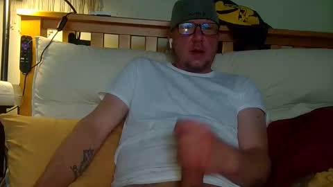 Snapshot of hungsingledad79 chatting on 04.21.26 HuingsingleDad79 online show from 04.21.26