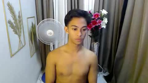 Snapshot of hunk_edward chatting on 05.04.26 hunk_edward online show from 05.04.26