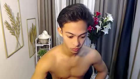 Snapshot of hunk_edward chatting on 05.10.26 hunk_edward online show from 05.10.26