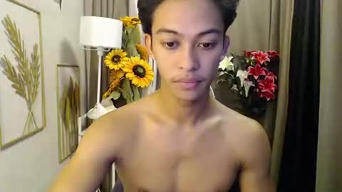 Snapshot of hunk_edward chatting on 05.20.26 hunk_edward online show from 05.20.26