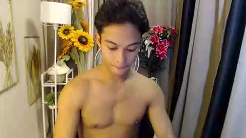 Snapshot of hunk_edward chatting on 05.21.26 hunk_edward online show from 05.21.26