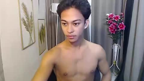 Snapshot of hunk_edward chatting on 05.27.26 hunk_edward online show from 05.27.26