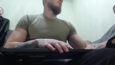 Snapshot of hunkytime chatting on 09.14.25 I AM NOT A DIRECTOR I AM THE BOSS KINGDADDYSIRSTR8ALPHAMASTER online show from 09.14.25