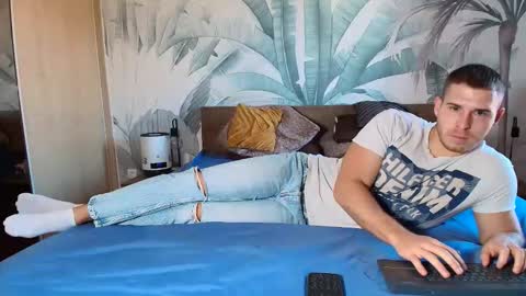 Hunter Bridges online show from 11.05.25