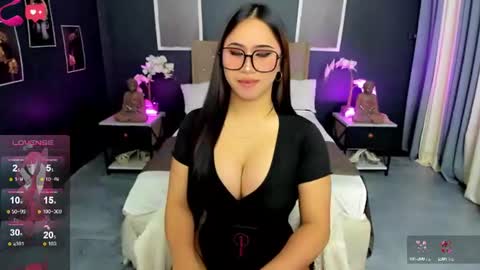 Snapshot of hunterxhuntress chatting on 07.10.26 HELLO HANNAH IS BACK online show from 07.10.26