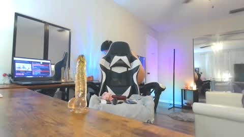 Snapshot of hustlebunni7 chatting on 11.05.25 hustlebunni7 online show from 11.05.25