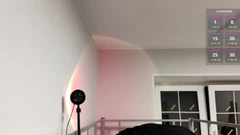 M I A online show from 11.11.25