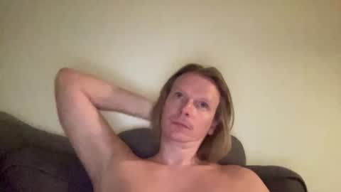 Snapshot of hypnotised85 chatting on 11.01.25 hypnotised85 online show from 11.01.25