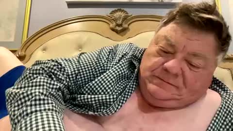 Snapshot of hypnotizing4u chatting on 09.24.25 hypnotizing4u online show from 09.24.25