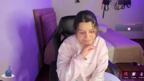 Hello Im Julieta Im 25 years old and I love being here. Thank you for visiting my living room. The only rule is that you hap online show from 11.22.25