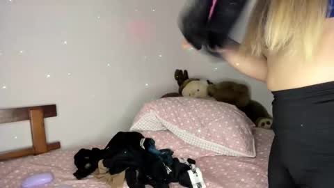 Snapshot of hyunjooo chatting on 02.06.26 Hyun Joo online show from 02.06.26