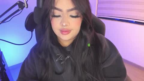 Snapshot of i_am_ari chatting on 10.01.25 Ari online show from 10.01.25