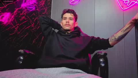 kelvis online show from 11.12.25