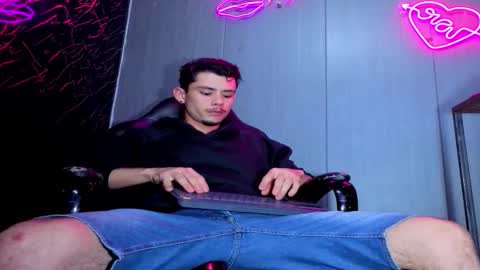 kelvis online show from 11.22.25