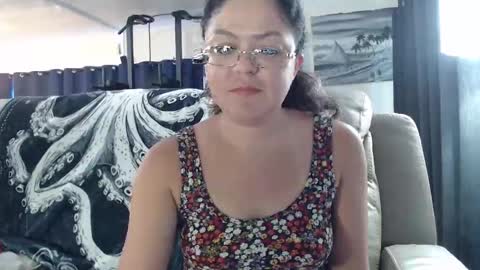 Snapshot of i_fetishize_u chatting on 04.15.26 ShortStuff online show from 04.15.26