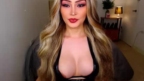 QUEEN SUSSIE BROWN online show from 03.03.26