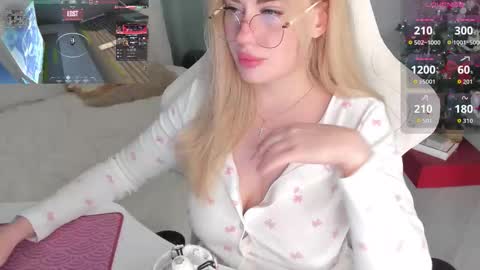 Snapshot of i_want_you_eva chatting on 01.10.26 HiI am EvaPVT is open online show from 01.10.26