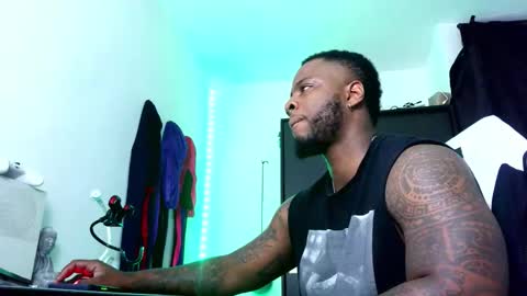 Mr H Independent model online show from 10.22.25