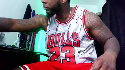 Mr H Independent model online show from 10.26.25