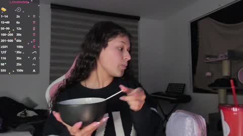 Snapshot of iam_nikki chatting on 01.02.25 On instagram Imm NikkiHelp me reach 100 likes online show from 01.02.25