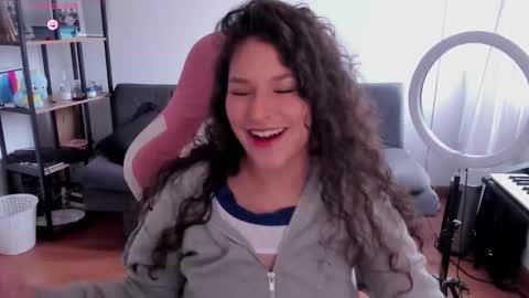 On instagram Imm  NikkiHelp me reach 100 likes online show from 12.05.25