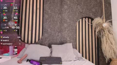 Snapshot of iam_salome_ chatting on 10.22.25 salome online show from 10.22.25