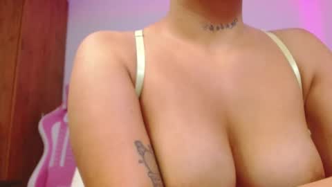 Snapshot of iam_salomex chatting on 10.17.25 Salo online show from 10.17.25