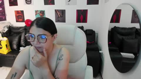 Snapshot of iam_sammy_01 chatting on 09.17.25 Sammy online show from 09.17.25