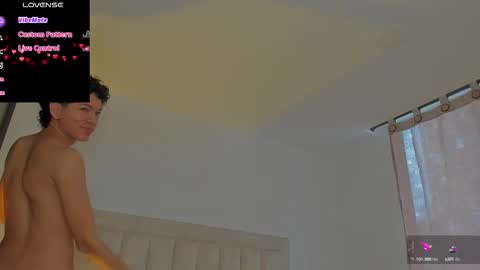 Snapshot of iamjulian_ chatting on 09.29.25 Juliiiiian online show from 09.29.25