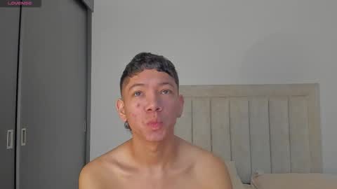 Snapshot of iamjulian_ chatting on 10.10.25 Juliiiiian online show from 10.10.25