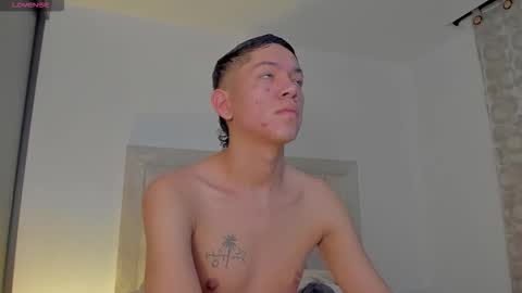 Snapshot of iamjulian_ chatting on 10.12.25 Juliiiiian online show from 10.12.25