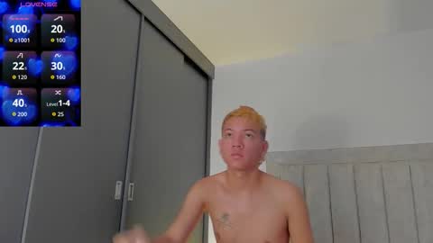 Snapshot of iamjulian_ chatting on 10.31.25 Juliiiiian online show from 10.31.25