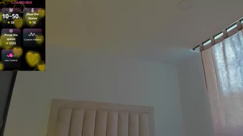 Snapshot of iamjulian_ chatting on 11.04.25 Juliiiiian online show from 11.04.25