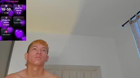 Snapshot of iamjulian_ chatting on 11.09.25 Juliiiiian online show from 11.09.25