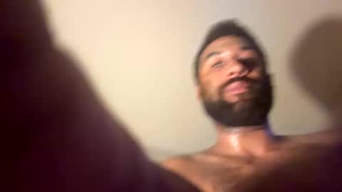 iamtheone403 online show from 10.08.25