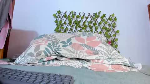 Vicky- independent model  online show from 04.23.26