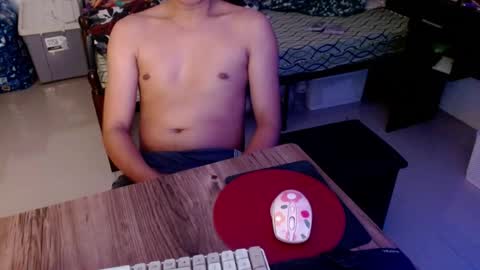 ian375382 online show from 11.04.25