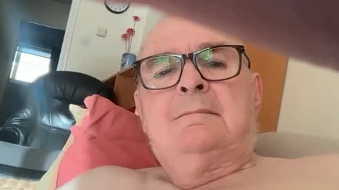ian53a - mature UK man for same online show from 11.23.25