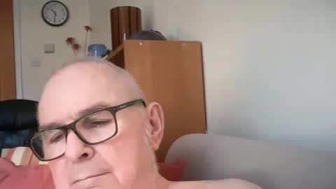 Snapshot of ian53a chatting on 04.27.26 ian53a - mature UK man for same online show from 04.27.26