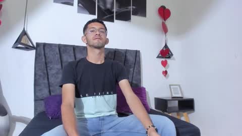 Snapshot of ian_thompsoncut chatting on 10.02.25 Ian Thompson online show from 10.02.25